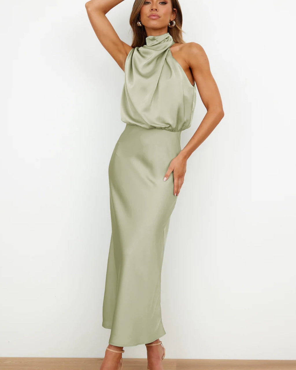 Gabriella Budapest | Elegáns estélyi ruha halter kivágással