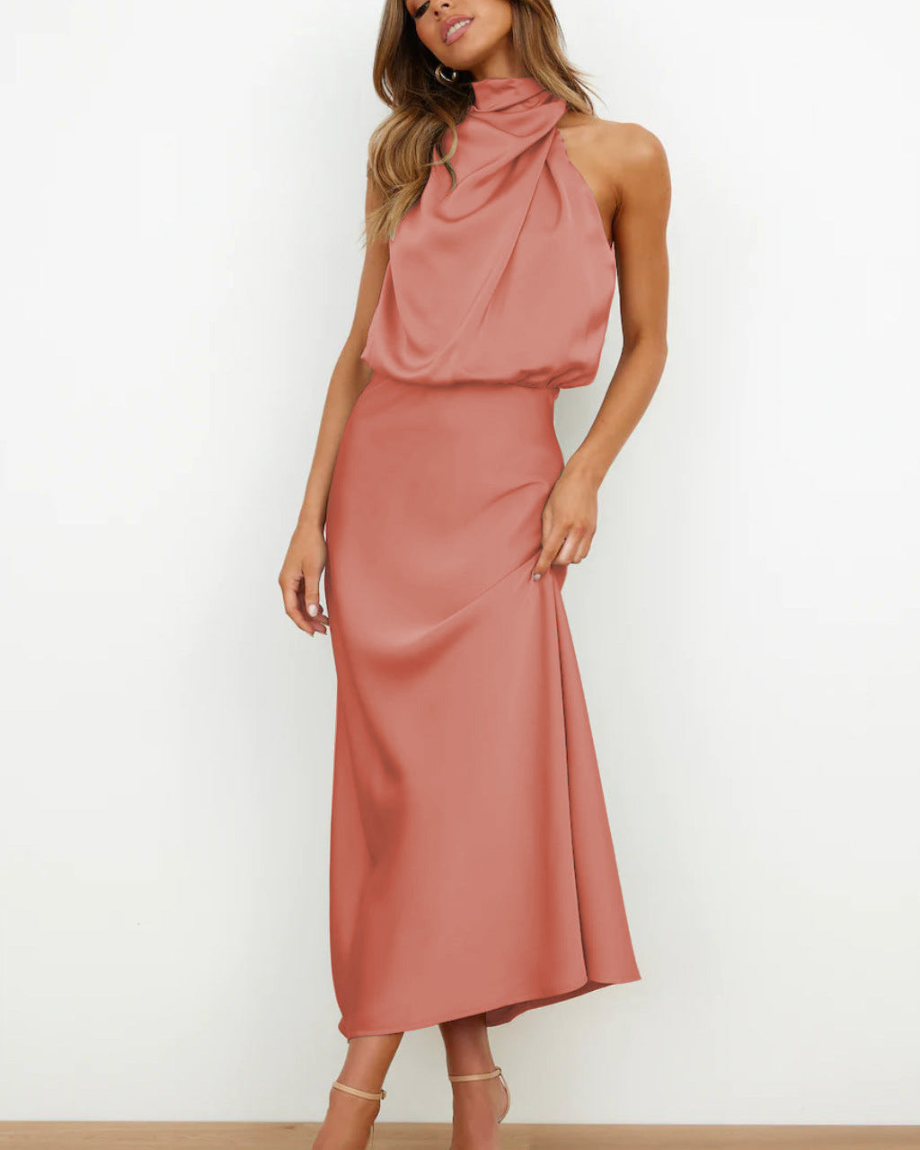 Gabriella Budapest | Elegáns estélyi ruha halter kivágással