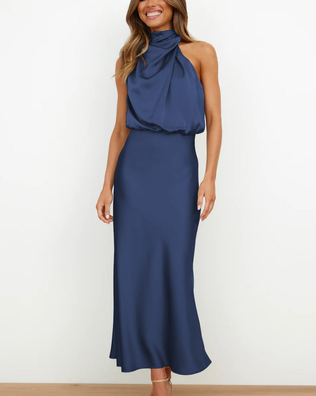 Gabriella Budapest | Elegáns estélyi ruha halter kivágással
