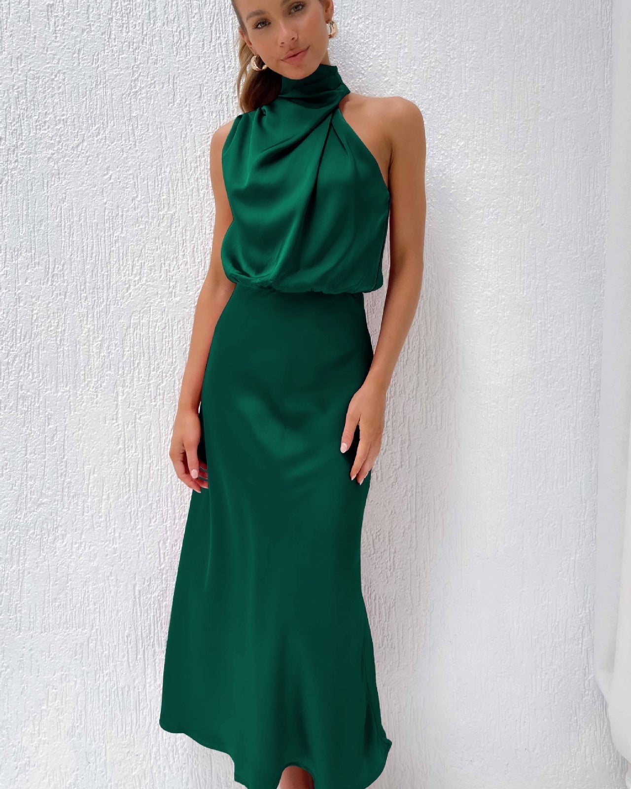 Gabriella Budapest | Elegáns estélyi ruha halter kivágással