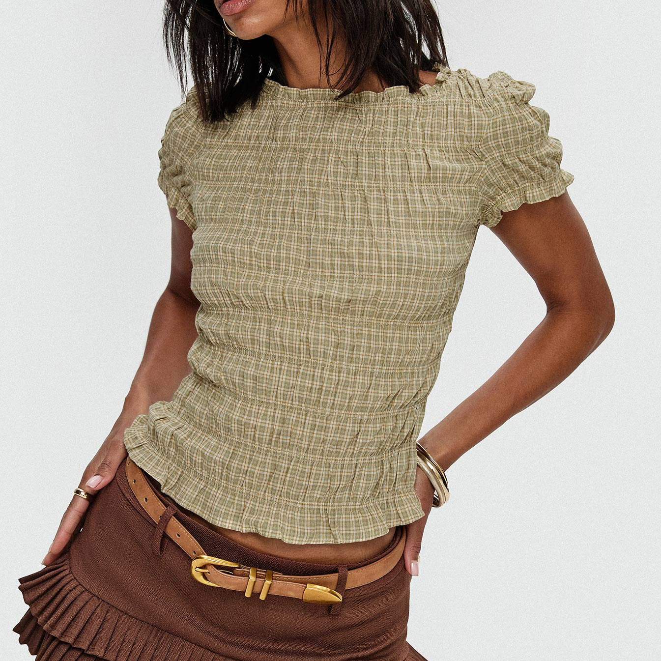 Gabriella Budapest | Chloe Cilvaney Ruffle Top - "Chloe Cilvaney Ruffle Top" in Hungarian would be "Gabriella Budapest | Chloe Cilvaney Ráncos Blúz".